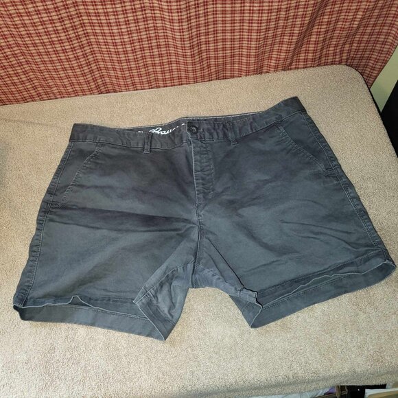 Eddie Bauer Stretch Curvy Pockets Gray Shorts Size 16 preowned 4.5" inseam - Picture 1 of 9